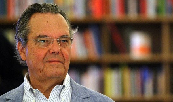 presidente da Federação das Indústrias do Rio de Janeiro (Firjan), Eduardo Eugênio Gouveia Vieira, voltou a defender a intervenção militar no Rio de Janeiro e avaliou com otimismo a situação econômica do Brasil; "O governo do Rio não tinha a menor moral de ir ao encontro dos anseios da sociedade no sentido de combater o crime", afirma