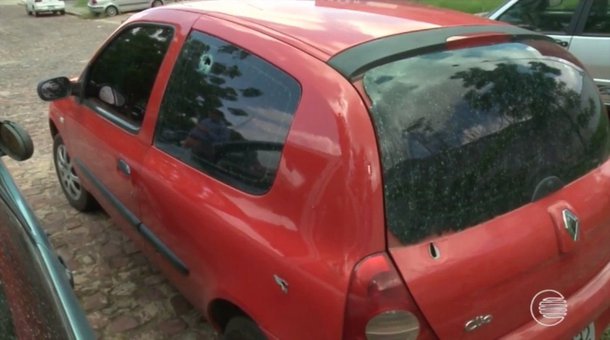 O cabo Francisco Venício Alves, um dos dois policiais militares que estavam na ocorrência que culminou na morte da menina Emilly Caetano, de 9 anos, teve sua soltura autorizada pela Justiça; detido no Presídio Militar em Teresina, o PM recebeu o relaxamento de prisão após ter sido indiciado pelo crime de fraude processual em vez de lesão corporal grave;