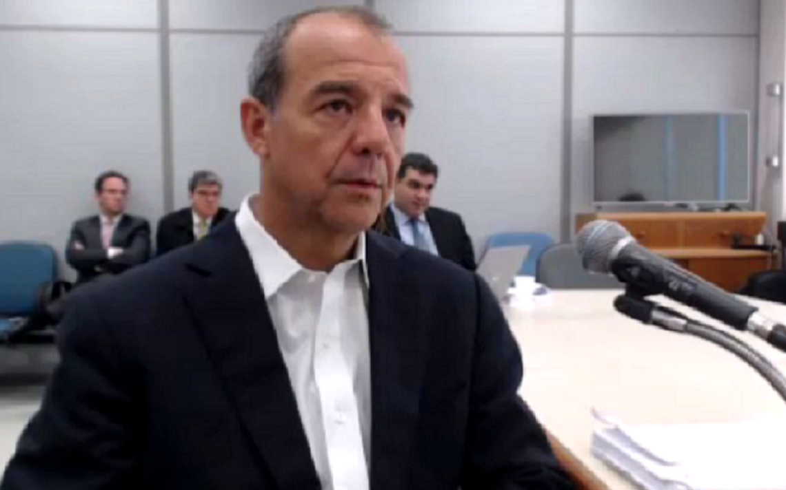 Justiça Federal aceitou nesta quarta-feira (31) mais uma denúncia contra o ex-governador do Rio de Janeiro Sérgio Cabral, que se torna réu pela 21ª vez na Operação Lava Jato; de acordo com o Ministério Público Federal (MPF), a nova denúncia foi baseada nas operações Calicute, Eficiência e Mascate, desdobramentos Lava Jato no Rio, e trata de mais de 200 atos de lavagem de dinheiro; além de Cabral, mais seis pessoas são acusadas na denúncia