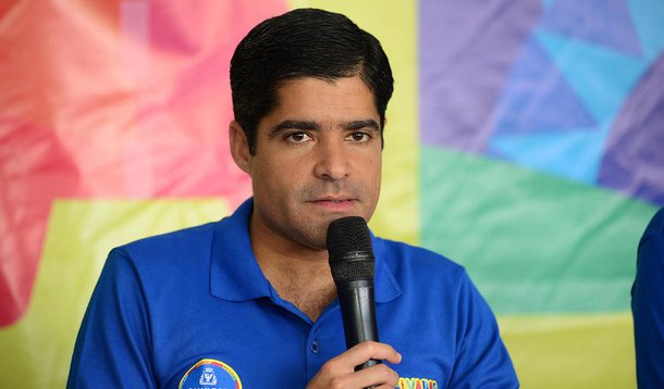 O prefeito de Salvador ACM Neto vai substituir o senador Agripino Maia na direção nacional do DEM; posse está marcada para esta quarta-feira (7), em Brasília; “Estou muito feliz por assumir mais um grande desafio. Queremos um partido mais consolidado em todos os Estados e conectado com a voz das ruas, que clama por uma profunda transformação na política”, disse Neto; também há expectativa de que o presidente da Câmara, Rodrigo Maia (DEM-RJ), seja anunciado como pré-candidato a presidente da República