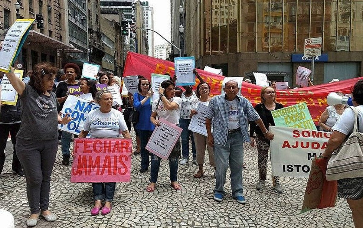 No último dia 18, os mais de 400 usuários que participam das atividades do Centro de Referência da Cidadania do Idoso impuseram mais uma derrota ao prefeito de São Paulo, João Doria (PSDB). O projeto do tucano de aproveitar o término do contrato com a Coordenação Regional das Obras de Promoção Humana, organização não governamental que administra o Creci, para encerrar as atividades do espaço teve de ser retirado