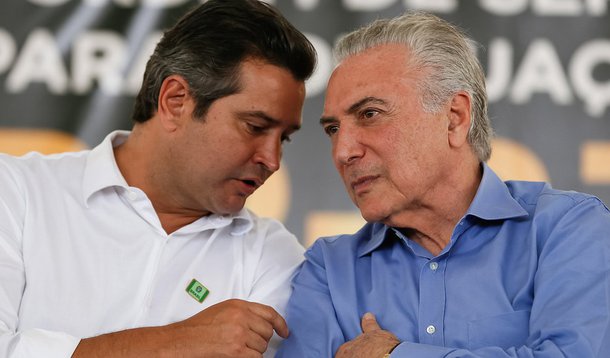 Ministro dos Transportes e deputado federal licenciado, Maurício Quintella (PR-AL) está decidido a disputar o Senado; porém, ao mesmo tempo em que diz que é “plano A, sem Plano B”, deixa uma porta aberta para outro plano: “As bases de deputado federal estão sendo mantidas para o caso de algum acontecimento inesperado. Estou determinado a encarar a disputa”, disse ele; mas, a tarefa não é simples pelo excesso de candidatos da oposição que almejam o Senado e porque o ministro tem o apoio declarado de Michel Temer, o presidente mais impopular da história política brasileira