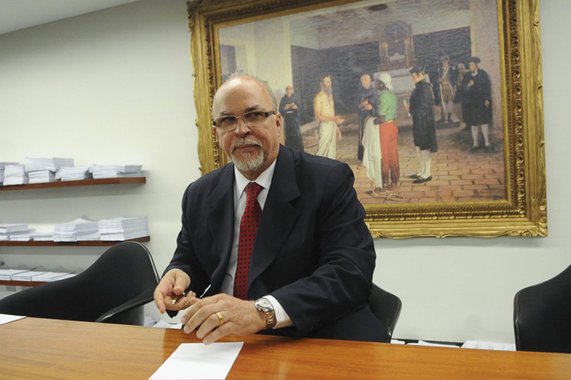 O STJ decidiu, por unanimidade, aceitar denúncia contra o ex-ministro das Cidades Mário Negromonte (PP-BA); ele passa à condição de réu na Operação Lava Jato; na denúncia, apresentada pelo MPF, Negromonte é acusado de receber R$ 25 milhões em propina para beneficiar empresas do setor de rastreamento de veículos