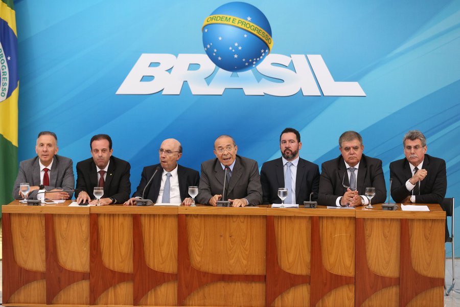 Depois que o governo jogou a toalha de que não irá entregar a reforma da Previdência, decepcionando o mercado, agora elencou 15 pontos considerados importantes para o país do ponto de vista fiscal e econômico; entre eles estão a venda da Eletrobrás, extinção do Fundo Soberano e autonomia do Banco Central, todas medidas defendidas pelos agentes econômicos que apoiaram a ascensão de Michel Temer no golpe de 2016