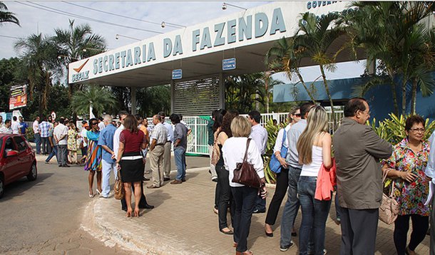 Balanço realizado pela Secretaria da Fazenda revela que, apesar da crise, em Goiás aumentou o número de empresas abertas com opção pelo regime do Simples Nacional; no final de 2017 foram registradas a abertura de 9.446 mil empresas enquadradas diretamente no regime especial, o que representou crescimento de 18,8% em relação a 2016, que contabilizou 7.951 mil; atualmente 83,6 mil empresas estão enquadradas nessa opção em Goiás