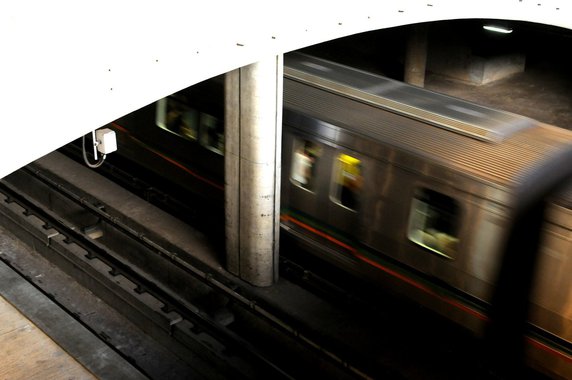 Ordem de serviço foi assinada nesta quinta-feira (15), pelo governador Rodrigo Rollemberg; será preciso concluir a plataforma, paralisada desde a década de 1990, e construir passagem para pedestres, além de acessos em superfície