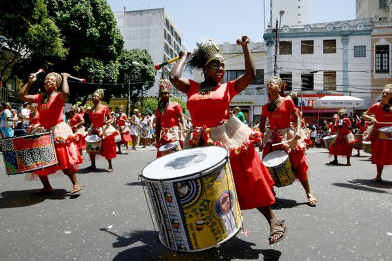 Pelo terceiro ano consecutivo, a prefeitura de Salvador tem registrado diminuição nos atendimentos da área de saúde ligados ao Carnaval. De 2016 para cá, o número caiu de 1.471 para 1.030 nos primeiros dias da festa. Segundo o governo municipal, o aumento no número de blocos sem corda é um dos motivos para diminuição de ocorrências, pois evita "maiores atritos com a polícia, cordeiros ou foliões, resultando na diminuição dos casos de agressão física"