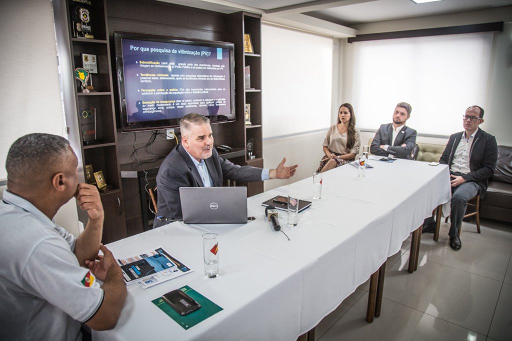 01/02/2018 - PORTO ALEGRE, RS - Coletiva de imprensa do Sindicato dos Policiais Federais do RS apresentou resultados da pesquisa de vitimização realizada em 2017. Com a fala, Marcos Rolim Foto: