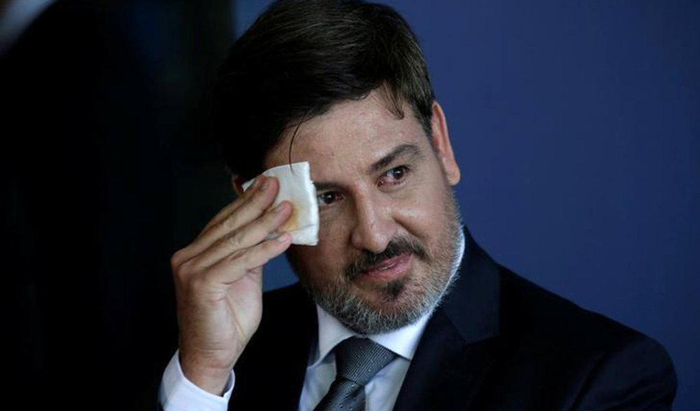 O diretor-geral da PF atribuiu à imprensa a responsabilidade de expor investigados que, eventualmente, não tenham cometido crime, diz a jornalista Lilian Taha; segundo o diretor-gera da PF, Fernando Segovia, "a polícia, quando chega nas conclusões a que chega – e, de repente, não a uma que a imprensa goste, ou quando alguns setores da sociedade acham que aquela conclusão não foi a mais adequada –, ela [a imprensa] vem e ataca, dizendo que a polícia está protegendo fulano de tal ou ajudando o governo tal. Não é ajudando"