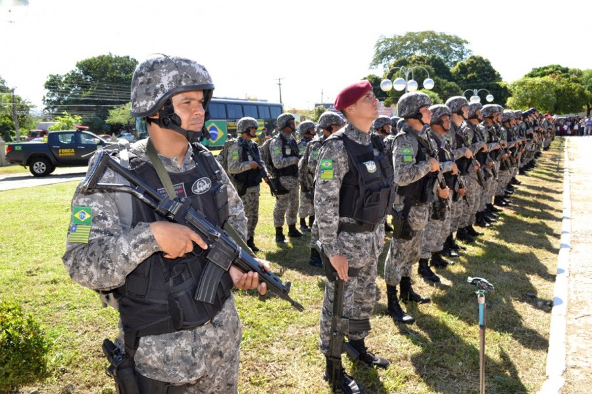 Às vésperas do Carnaval, mais de 27 municípios ficaram sem um policial militar a serviço, porque os PMs foram trazidos para Teresina para reforço da segurança no Corso do Zé Pereira; a denúncia foi feita pela Rede de Controle de Gestão Pública do Piauí - o órgão quer a realização de auditoria na folha de pessoal da Polícia Militar