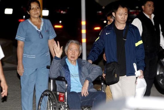 Três meses antes de ter garantido indulto a Alberto Fujimori por motivos médicos, o presidente do Peru, Pedro Pablo Kuczynski, se encontrou com o filho do ex-presidente, o congressista Kenji Fujimori, para discutir sua soltura, disse à Reuters uma fonte próxima ao presidente; Kenji pediu a Kuczynski para libertar seu enfermo pai da prisão e ofereceu a ele em troca apoio no Congresso, completou a fonte, sob condição de anonimato