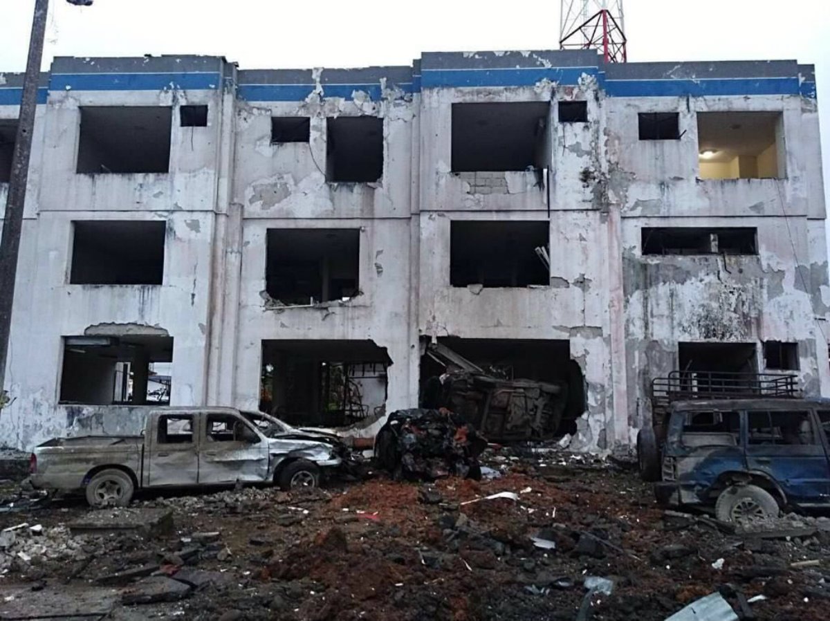 Carro-Bomba explode em frente a quartel de polícia e deixa 13 soldados feridos na cidade de San Lorenzo, no Equador