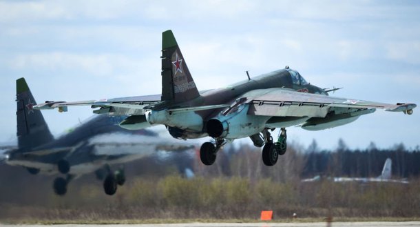 O ministério russo da Defesa revelou informações preliminares sobre o incidente, dizendo que a aeronave Su-25 pode ter sido abatida por um sistema portátil de defesa aérea; o piloto sobreviveu à queda, porém foi morto no solo em conflito com os terroristas