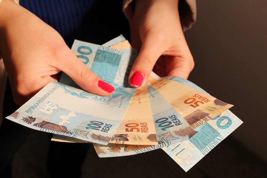De acordo com o IBGE, em Alagoas o rendimento por pessoa tem média de R$ 658, só ficando à frente do Maranhão (R$ 597); valores foram obtidos a partir dos rendimentos brutos efetivamente recebidos no mês de referência da pesquisa, acumulando as informações das primeiras entrevistas do 1º, 2º, 3º e 4º trimestres da Pesquisa Nacional por Amostra de Domicílios Contínua (PNAD Contínua)
