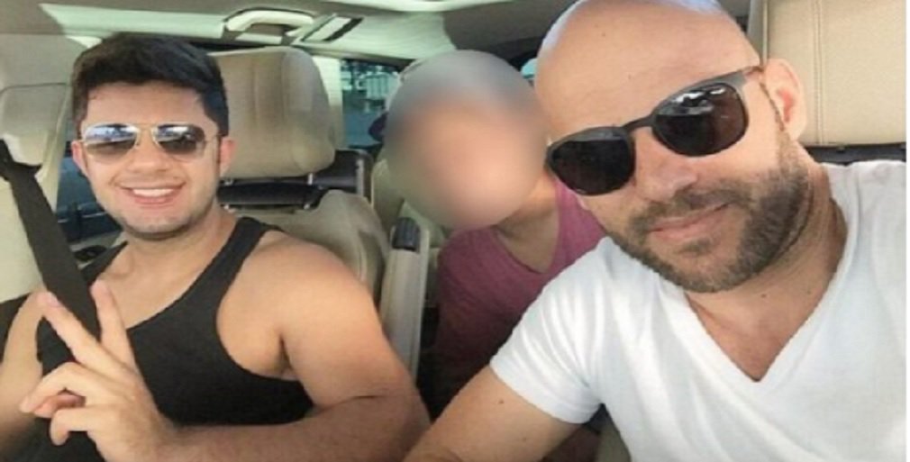 A juíza Patrícia Machado Carrijo, de Morrinhos, condenou Ronaldo Miranda Ribeiro a dois anos, sete meses e 15 dias de detenção, em regime aberto, pelo crime de homicídio culposo; Ronaldo Miranda conduzia o carro que se envolveu em um acidente vitimando o cantor sertanejo Cristiano Araújo e sua namorada, Allana Coelho Pinto de Morais, no dia 24 de junho de 2015; para a magistrada restou comprovada a autoria do crime, uma vez que Ronaldo Miranda tinha plena ciência sobre as condições precárias das rodas instaladas no veículo e do risco inerente da sua utilização no momento de sua condução. Patrícia Carrijo ressaltou que, neste caso, o acusado agiu nas três modalidades – imprudência, negligência e imperícia – previstas no Código Penal