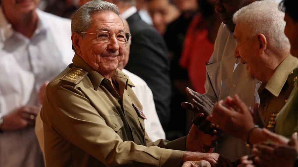 O presidente de Cuba, Raúl Castro, terminará, no dia 19 de abril deste ano e aos 86 anos, seu mandato como presidente ao transferir o poder para um líder da nova geração; nestes quatro meses, Castro finalizará os detalhes de uma delicada manobra que levanta questões e que marcará o futuro do país; quem deve assumir é o lugar de Raúl Castro é o vice-presidente Miguel Díaz-Canel, 57 anos; ex-ministro da Educação, ele tem reputação de ser um pragmático e alguém que aproveita oportunidades