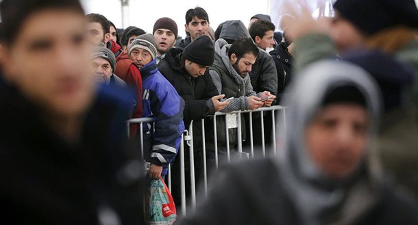 As autoridades alemãs estão preocupadas com o fato de o país ter de aceitar muitos refugiados em meio a novos regulamentos que podem ser adotados em breve pela União Europeia; Parlamento Europeu pretende introduzir alterações ao chamado Regulamento de Dublin, que pode resultar em um crescente fluxo de migrantes para a Alemanha, informou a revista alemã Der Spiegel