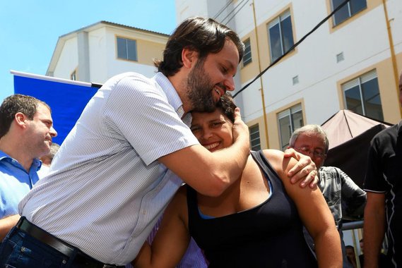 Empossado ministro no dia 22 de novembro de 2017, o deputado federal goiano Alexandre Baldy completou 100 dias no cargo na semana passada; neste período, Baldy garantiu R$ 225 milhões só para obras de urbanização e de construção de moradias em Goiás; nunca o Estado recebeu tantos recursos do PAC Urbanização e do programa Minha Casa, Minha Vida; a cidade que recebeu a maior fatia deste investimento foi para Goiânia: R$ 34,3 milhões - com contrapartida de R$ 1,8 milhão da prefeitura