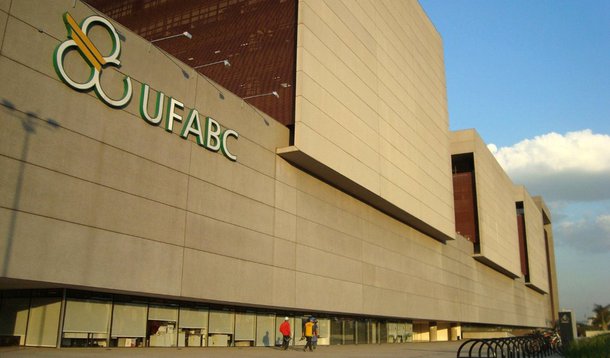 Seguindo o exemplo de outras instituições públicas de ensino superior, a Universidade Federal do ABC (UFABC) também terá um curso sobre o golpe parlamentar que levou Michel Temer ao poder e suas consequências para o Brasil; A implantação do curso pela UFABC ganha peso político ainda maior, uma vez que o governo Temer não aceitou o resultado da eleição que elegeu Dácio Roberto Matheus para reitor da universidade