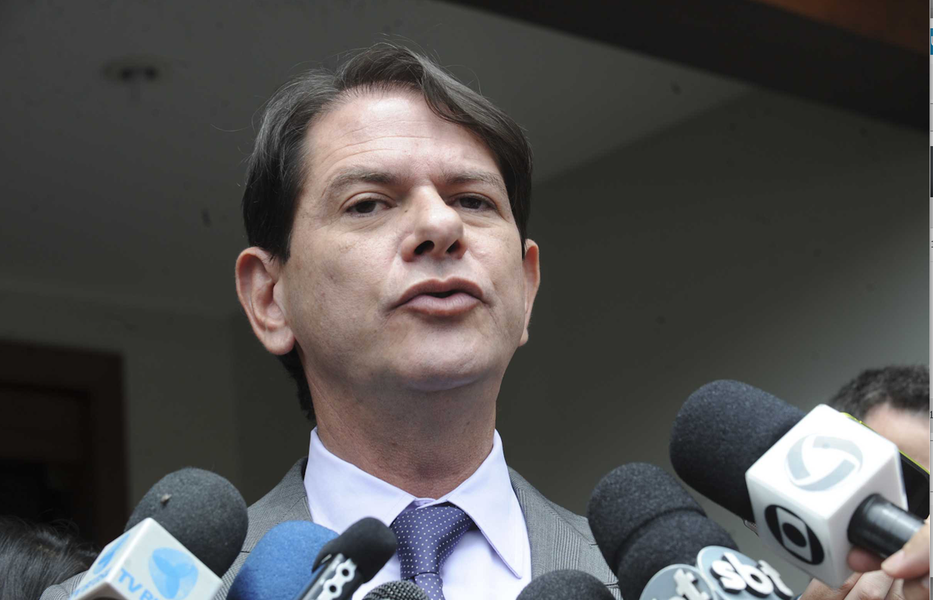 O Ministério Público Federal no Ceará (MPF/CE) denunciou o ex-governador Cid Gomes (PDT) por prática de desmatamento e construção irregular em Área de Preservação Ambiental (APA) na Serra da Meruoca. Segundo a denúncia, Cid é sócio-proprietário da empresa Condomínio Terra Nova e Comunicação, responsável pela obra irregular