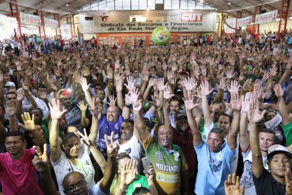 Trabalhadores no setor de transporte urbano em São Paulo reafirmam disposição de parar no próximo dia 19, caso o governo ponha em votação a Proposta de Emenda à Constituição (PEC) 287, de "reforma" da Previdência; centrais sindicais marcaram para aquela data um dia nacional de luta, com protestos e paralisações; "Não vamos ficar correndo atrás do calendário deles. Vamos parar todos os trabalhadores e trabalhadoras do Brasil. Não só o transporte. Vamos parar servidores públicos, professores, metalúrgicos, todos", disse o presidente da CUT, Vagner Freitas