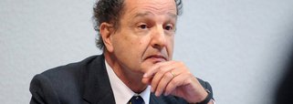 O jornalista Juca Kfouri criticou a mistura recorrente de jornalismo esportivo e entretenimento, sobretudo a intimidade de emissoras de televisão com federações e a CBF; "Nós sofremos da leifertização do jornalismo esportivo. É muita gracinha. Briga-se pra saber quem é mais engraçadinho, quem faz a melhor piada. Não estou pregando o mau humor, é bom dar risada. Mas tem uma hora pra rir e uma hora pra chorar"
 