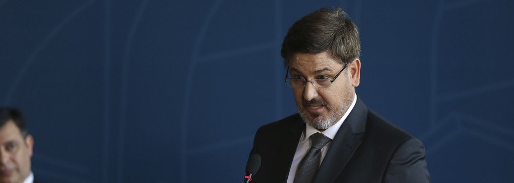 A agência de notícias Reuters divulgou uma reedição da entrevista publicada com o diretor-geral da Polícia Federal, Fernando Segovia. De acordo com a agência, o dirigente afirmou que até o momento não há indício de crime no caso do decreto dos portos que apura eventual crime de Michel Temer, "indicando, em vez de afirmando, que a tendência é que a PF arquive o caso"