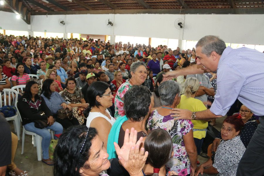  O Renda Cidadã, criado pelo governo de Goiás, e que até agora beneficiava cerca de 70 mil famílias, foi ampliado dentro do Goiás na Frente Terceiro Setor-Social, e atenderá 100 mil assistidos; após passar por reestruturação, a iniciativa elevou ainda o valor do repasse, que era de R$ 80 e passou para R$ 100; “Essa agenda é voltada para a cidadania”, afirma o vice-governador Zé Eliton, coordenador-geral do programa; “A meta é zerar, até o final 2018, o número de famílias em situação de vulnerabilidade social no estado”, diz Eliton