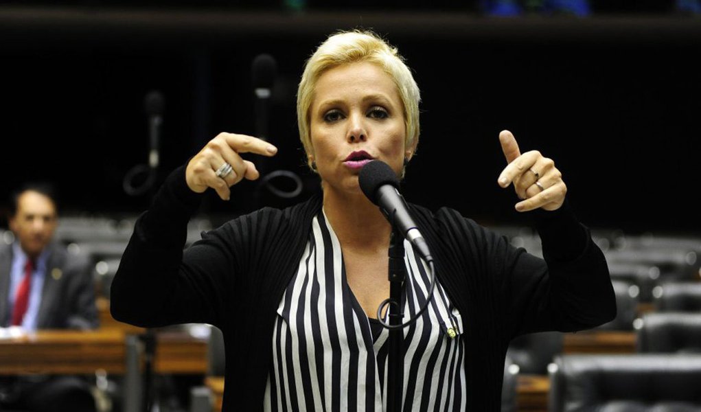 Indicada para assumir o ministério do Trabalho, mas impedida pela Justiça de ocupar o cargo, Cristiane Brasil (PTB-RJ) apresentou projeto de lei que atinge as centrais sindicais; a proposta restringe formais tradicionais de protesto dos movimentos sindicais, como ocupação de prédios públicos e a interrupção do trânsito, de acordo com informações publicadas pela coluna de Lauro Jardim