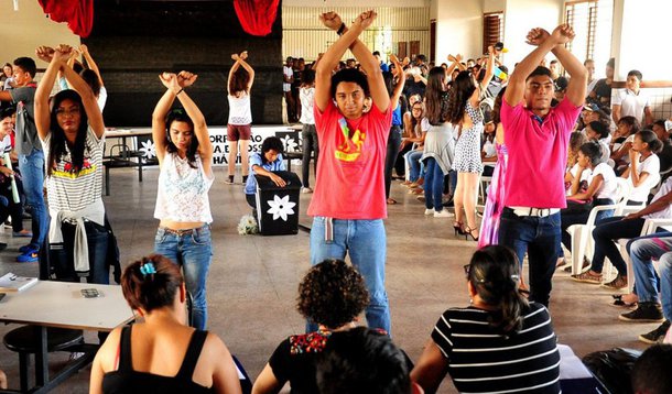 O site da Organização das Nações Unidas (ONU) no Brasil publicou nesta semana reportagem sobre o projeto Escravo, Nem Pensar!, realizado pela ONG Repórter Brasil em parceria com a Secretaria de Estado da Educação do Maranhão; esta é a segunda edição da iniciativa no estado que tem como objetivo promover - na rede estadual de ensino do Maranhão -, a discussão sobre o tema do trabalho escravo e assuntos correlatos, como migração, tráfico de pessoas e trabalho infantil