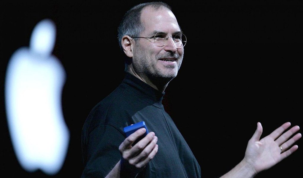 Steve Jobs impactou muito em nossas vidas e ponto final; uma das regras para o sucesso dele foi fazer conexões; segundo o empreendedor, criatividade é conectar as coisas; ele quis dizer que pessoas com um grande leque de experiências podem ver coisas que outras pessoas as vezes não enxergam; Jobs fez aulas de caligrafia que não tiveram nenhum uso em sua vida, até ele criar o Macintosh; também viajou para a Índia e para a Ásia e estudou design e hospitalidade