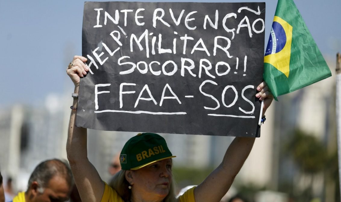 O jornalista Renato Rovai, da Revista Fórum, comenta em 10 pontos o significado da intervenção federal no Rio de Janeiro: "quando estamos sob intervenção militar, quem manda é o general", resume o jornalista; para Rovai, "entregar o poder civil às Forças Armadas pode começar aos poucos, mas dificilmente volta aos poucos e de forma rápida"