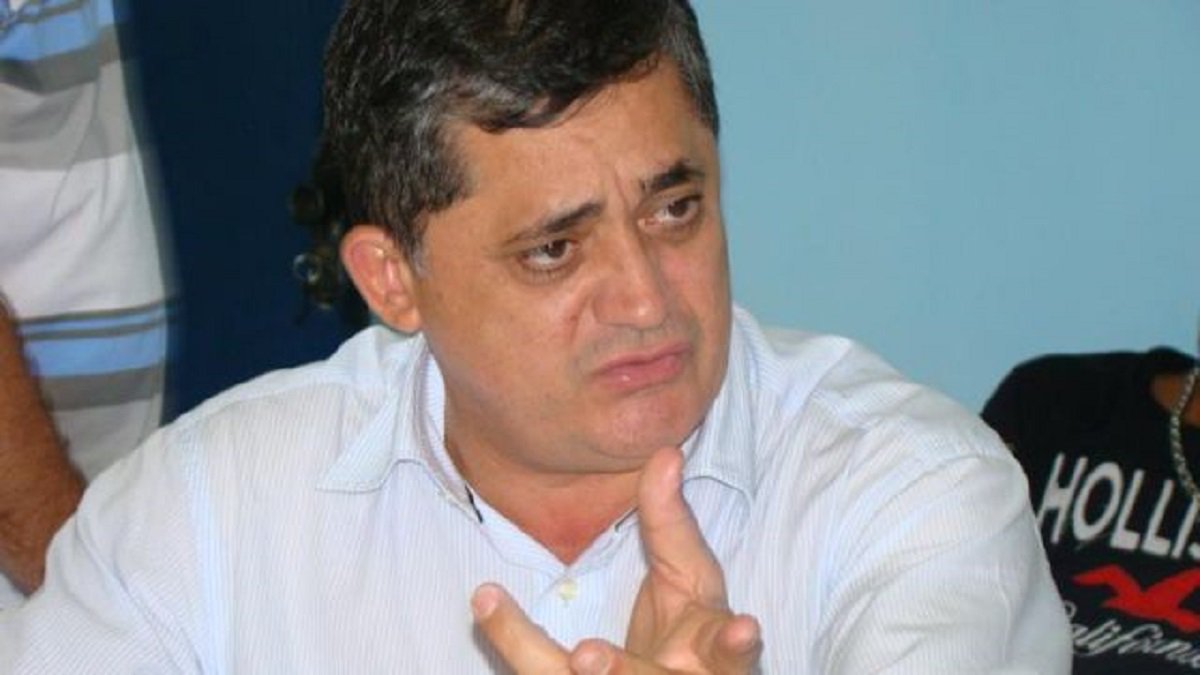 O deputado federal José Guimarães considera a criação do Ministério Extraordinário da Segurança Pública uma medida eleitoreira. O deputado defende que para enfrentar a crise da segurança é preciso a criação de um plano nacional de segurança pública, integrado entre os estados e a União e classificaa a criação de cargos, nesse momento de crise, "uma irresponsabilidade com a questão fiscal do País"
 
 