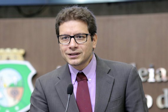 Para o deputado estadual Renato Roseno (Psol-CE), a intervenção federal no Rio de Janeiro, transferindo o comando das forças de segurança daquele estado para as Forças Armadas é uma medida é para atrair marketing a acabar com a agenda negativa do Governo Federal. Para o parlamentar o governo "tenta enganar a população com um assunto sério, que é a segurança pública”
 