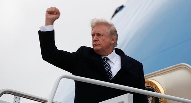 O presidente dos Estados Unidos, Donald Trump, acredita que é "muito possível" que a crise da Coreia do Norte não possa ser resolvida de forma pacífica; Em entrevista à Reuters, o presidente dos EUA indicou que não confia que o diálogo com Pyongyang levará a "algo significativo"; o presidente se predispôs a sentar na mesa de negociação com o líder norte-coreano, Kim Jong-un, mas avaliou que isso dificilmente ajudaria a resolver a crise