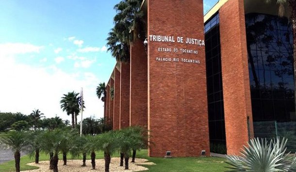 O juiz Manuel Faria Reis Neto, da 1ª Vara da Fazenda e Registros Públicos de Palmas, entendeu que não há motivos para suspensão do contrato com a Fundação Carlos Chagas e garantiu a continuidade do concurso público para o cargo de Procurador do Estado nível I; Na decisão, o magistrado ressaltou que não há qualquer interesse público a justificar a anulação do ato administrativo, como requereu o MPE, sob a alegação de violação da Lei de Responsabilidade Fiscal (LRF), sobretudo por ter extrapolado o limite prudencial com gasto de pessoal