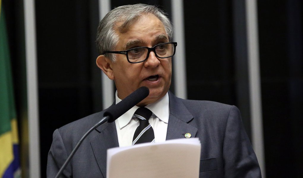 Presidente regional do PSDB, deputado federal Izalci Lucas, citou o cenário político nacional pode ter impacto no DF; "Socialistas já estão começando a declarar apoio à candidatura de Marina Silva (Rede), e isso vai afastar o partido (PSDB) definitivamente deles"