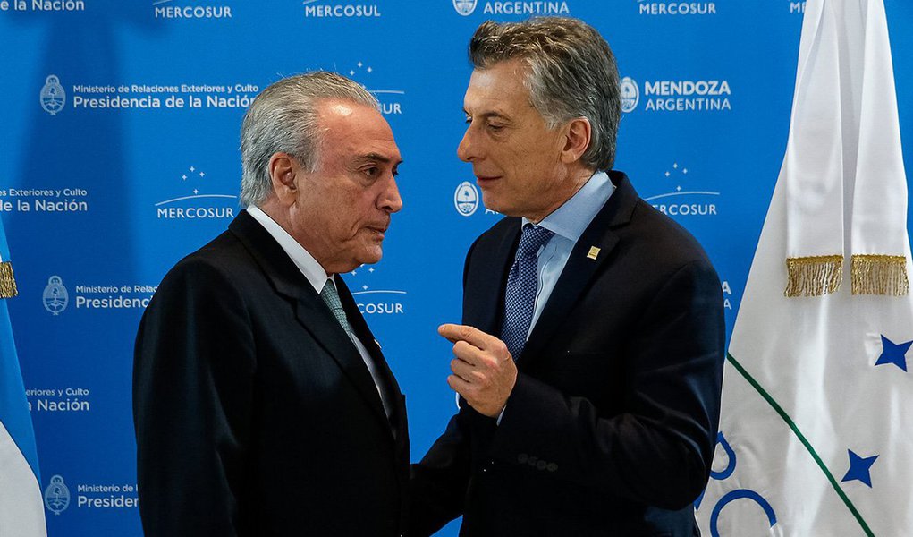 Universidade Di Tella divulgou pesquisa sobre o grau de confiança dos argentinos em relação ao governo Mauricio Macri, reproduzida pelo jornalista Esmael Morais, do Paraná; em dezembro, a confiança no governo Macri despencou 20,3%; dentre os motivos estão o desaparecimento do submarino ARA San Juan e o assassinato de um jovem durante repressão à manifestação contra reformas trabalhista e previdenciária