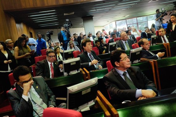 O troca-troca de legendas deve movimentar os bastidores políticos nos dias que antecedem a janela partidária, entre 7 de março e 7 de abril deste ano; o PTC do Piauí anuncia a filiação do deputado estadual Henrique Rebelo; Antonio Félix deixa o PSD e será filiado no mesma data: 15 de março; o ex-deputado pelo PSDB Deusimar Brito, o Tererê, também vai para o bloco governista