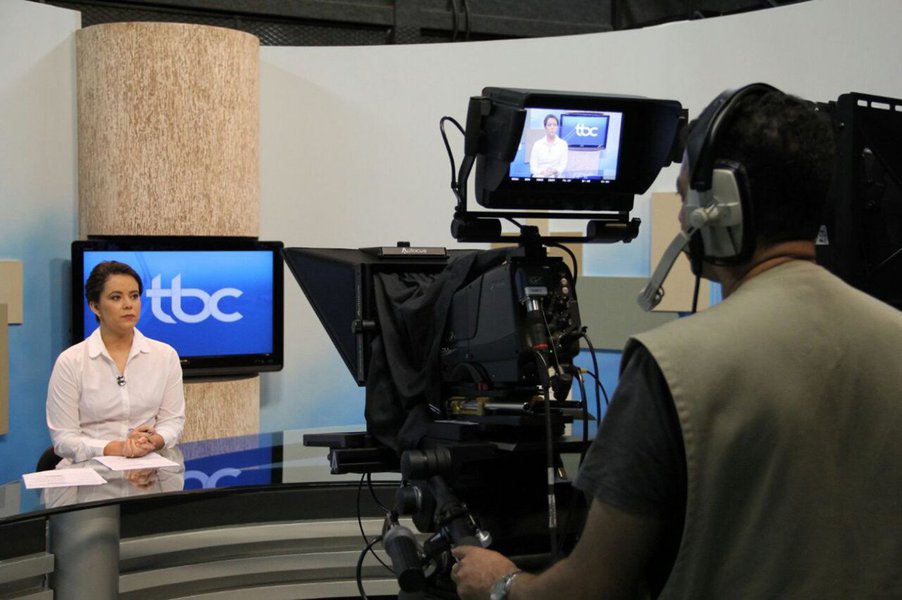 Por determinação do governador Marconi Perillo, interatividade, prioridade para a notícia, prestação de serviços e participação popular passam a ser a marca da programação e do jornalismo dos veículos da Agência Brasil Central (ABC) sob o comando do jornalista João Bosco Bittencourt; o presidente da agência apresentou nesta terça-feira à equipe a proposta de gestão, a Nova ABC; as novas grades para a Televisão Brasil Central (TBC) e a Rádio Brasil Central (RBC) têm foco em novos produtos, com a produção de três novos jornalísticos nos veículos – um programa de notícias matutino, outro nos moldes do Cidade Alerta para o final da tarde e um telejornal interativo e debates à noite