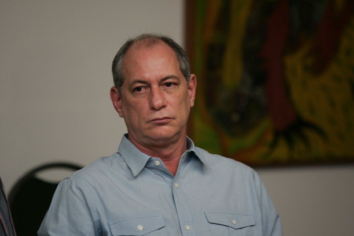 Pré-candidato à presidência da República pelo PDT, Ciro Gomes também afirmou que todo o esforço andando pelo Brasil lhe permitiu conhecer "valorosas pessoas" que lhe "ajudam a consolidar uma proposta de projeto nacional de desenvolvimento ainda mais afinado com a realidade do país e com os anseios da população brasileira"