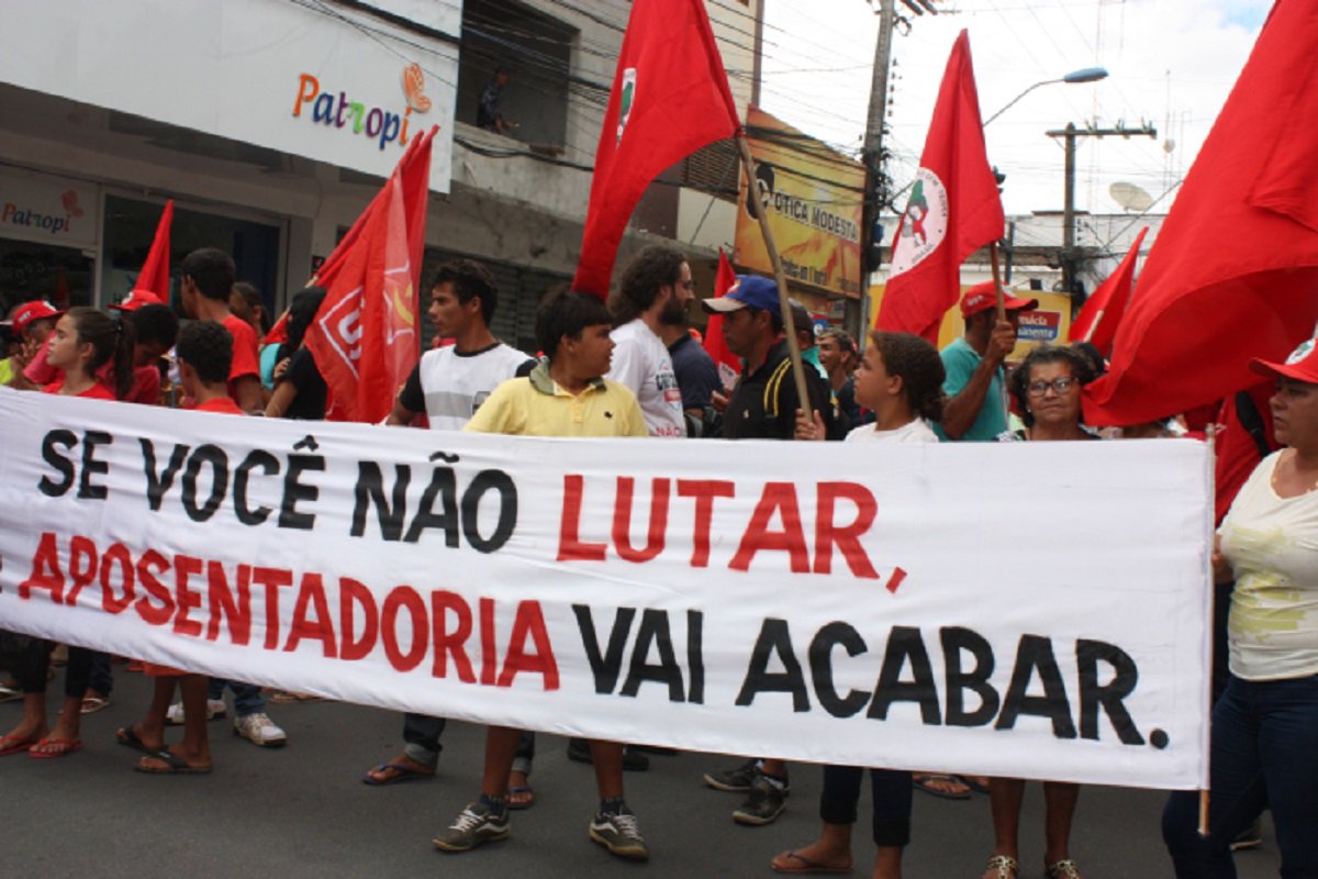 Sindicalistas voltam hoje às ruas para lutar contra a reforma da previdência. De hoje até sábado, estão marcadas seis atividades em diferentes pontos de Fortaleza. Segunda-feira (19) será o Dia Nacional de Luta, organizado em todo o Brasil, pela centrais sindicais e movimentos sociais
