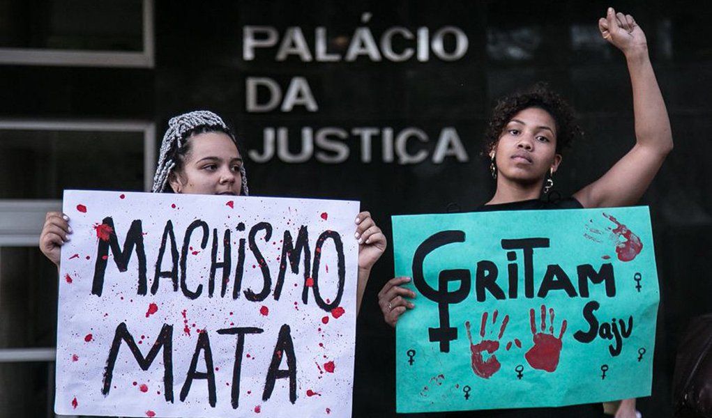 Feminicídio é um caso de saúde pública, como toda violência contra mulher; o caráter de epidemia pode ser dado por gerar uma série de sequelas, como a própria violência psicológica, avalia a delegada Tatiana Bastos, da Delegacia Especializada de Atendimento à Mulher em Porto Alegre; “Mesmo constituindo a representação mais drástica de violência contra as mulheres, é fácil encontrar quem classifique como uma briga de marido e mulher”; Tatiana defende a captação de dados de feminicídio; “Quando a gente qualifica dados, quando a gente coloca o holofote num crime de feminicídio e não em um crime passional, dá nome aos fatos, e reconhece uma série de violações de direitos de uma ordem que nunca começa pelo feminicídio”
 
 
