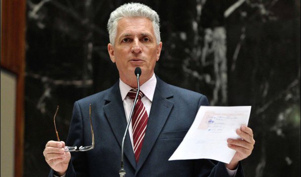 Após um levantamento do Instituto Paraná Pesquisas apontar que 66% dos brasileiros rejeitam as mudanças na previdência, também afirmou que o "tal déficit da Previdência" é um "mito"; "O que garantem hoje ser o 'déficit da Previdência' nada mais é do que uma manobra contábil. Simplesmente retiraram, da conta apresentada à população, a participação do Estado no orçamento da Seguridade Social", disse; "Mentem na cara dura apenas com a intenção de destruir o Estado social". "Isso é ideologia. E é picaretagem"