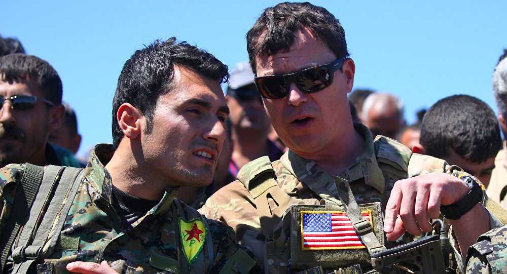 Síria, Turquia e Rússia responderam veementemente aos novos planos apoiados pelos Estados Unidos de estabelecer uma "força de fronteira" de 30 mil membros dentro da Síria para proteger território mantido pelos aliados de Washington, em maioria curdos; governo sírio prometeu expulsar a presença norte-americana do país e a Turquia acusou Washington de estabelecer um "exército do terror" na fronteira com a Turquia e disse que irá tomar medidas para se proteger; para a Rússia, os planos norte-americanos revelaram um complô para dividir a Síria