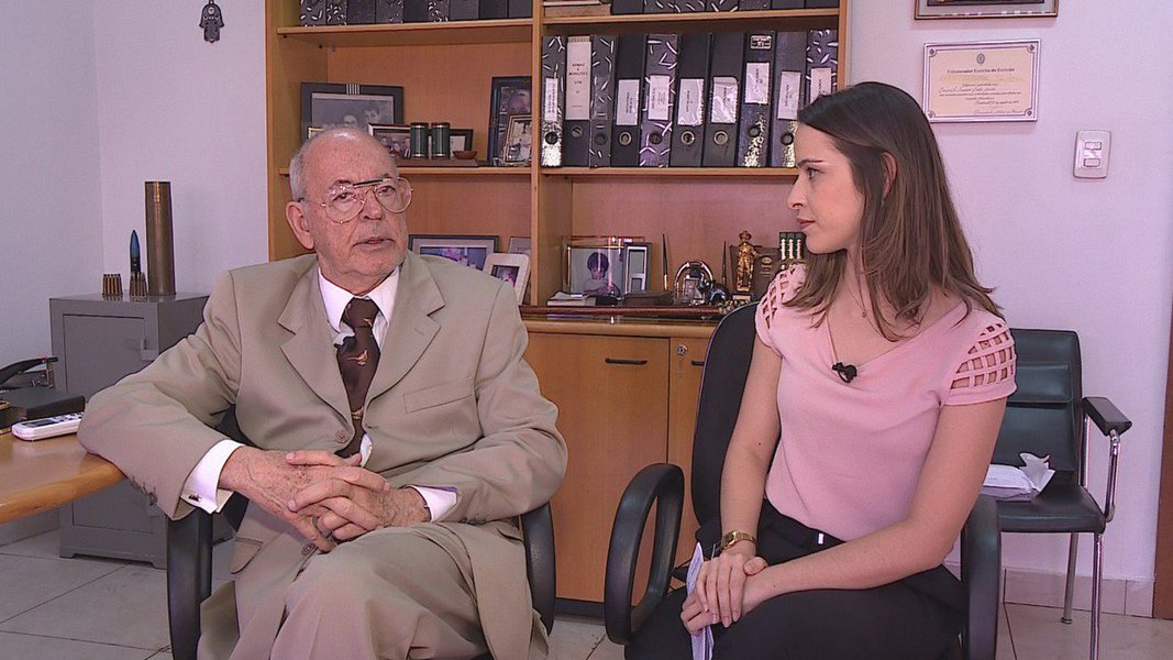 Reformulada, a nova Televisão Brasil Central (TBC) saiu na frente da concorrência com uma entrevista exclusiva com o ex-governador Irapuan Costa Junior na noite desta quarta-feira, horas antes dele assumir o cargo de secretário de Segurança Pública; na entrevista, Irapuan prometeu aproximar a polícia do cidadão, respondeu a perguntas da jornalista Denyse Parreira e da população; “Polícia e cidadão são parceiros na luta contra criminalidade. É preciso aproximá-los para combaterem juntos a violência”, afirma Irapuan
