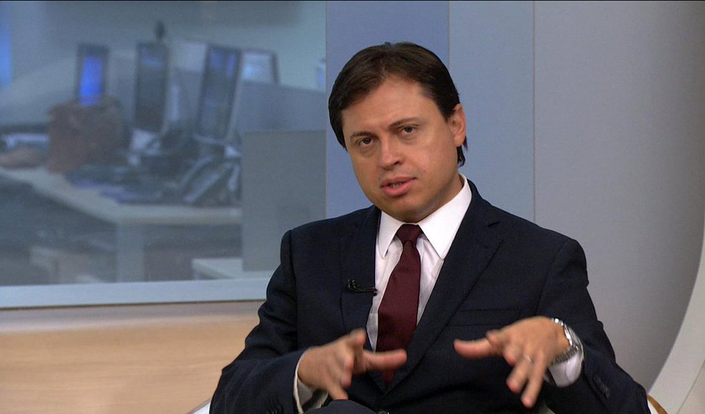 Jornalista Gerson Camarotti disse que o ex-presidente Lula está diante de um "problemão" diante das "provas contundentes" apresentadas pelo MP, com relação aos recibos de aluguel do imóvel de Glaucos da Costamarques. Quem tem um problemão, Camarotti, é o Deltan Dellagnol e o Sérgio Moro