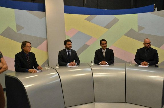 O ministro das Cidades, Alexandre Baldy, respondeu, ao participar do Roda de Entrevista, da nova Televisão Brasil Central, à pergunta de ouro da semana que passou: "Ele é candidato a governador de Goiás?"; na entrevista, com duração de uma hora e que vai ao ar em edição especial nesta segunda-feira (26), Baldy também falou sobre sucessão presidencial e sua gestão à frente da pasta; o programa vai ao ar nesta segunda-feira, a partir de 20h