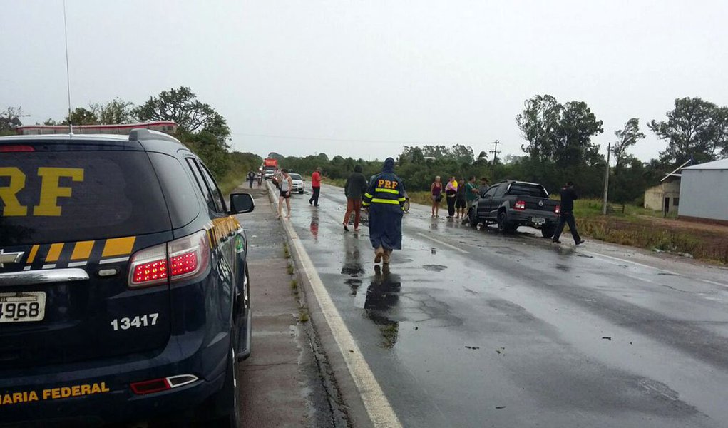 A irregularidade mais comum registrada é o excesso de velocidade, com pouco mais de 4,3 mil autuações; de quinta-feira (8), quando foi iniciada a operação Viagem Segura, até este domingo (11), ocorreram 60 acidentes, 7 mortes, e foram aplicadas 85 multas por embriaguez ao volante