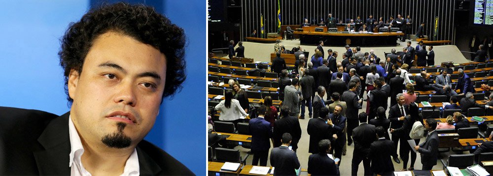 "Faria por bem o Congresso Nacional e o Palácio do Planalto permitir que os candidato à Presidência da República debatam o tema em suas campanhas a partir de agosto. E que vença o modelo de aposentadoria com o qual o país optar nas urnas. A sociedade brasileira deve arcar com as consequências das decisões que tomar, para bem e para mal. Já chega de políticos que consideram o povo incapaz de tomar decisões para sua própria vida e, consequentemente, acham válido tutelá-lo", diz o jornalista Leonardo Sakamoto